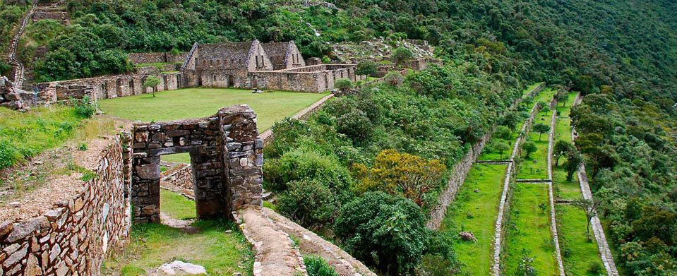 Luxury Machu Picchu & Choquequirao overflight 